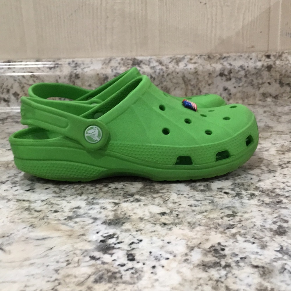⛔️REDUCED⛔️ Crocs Shoes - Picture 3 of 8